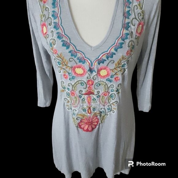 Soft Surroundings Embroidered Floral Deep V-Neck Asymmetrical. Size M. - Picture 4 of 10